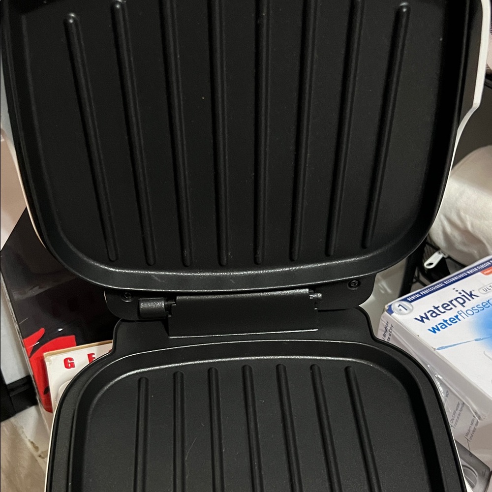 George Foreman Blue Grill Machine - Picture 4 of 10
